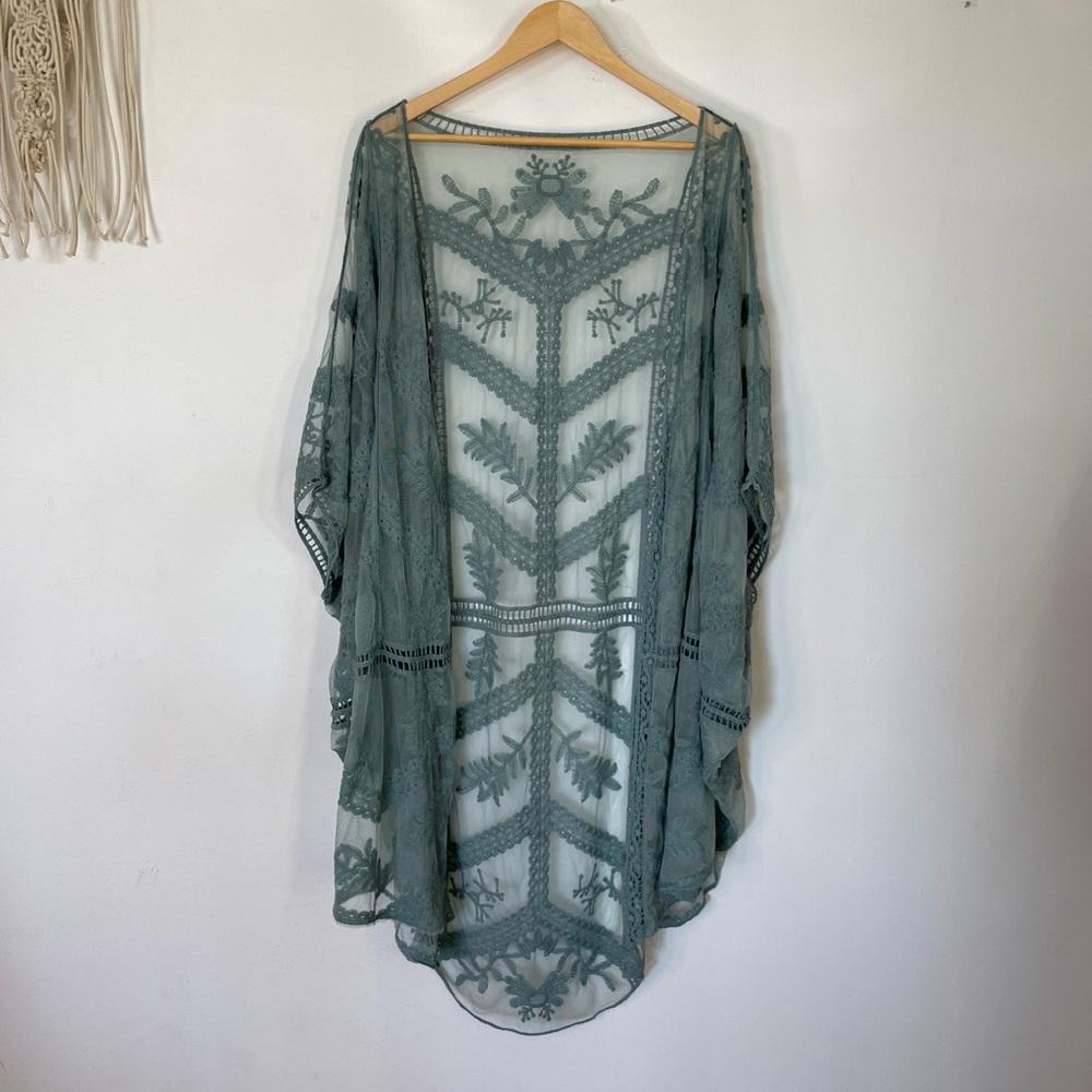 Lace Kimono / Cover up